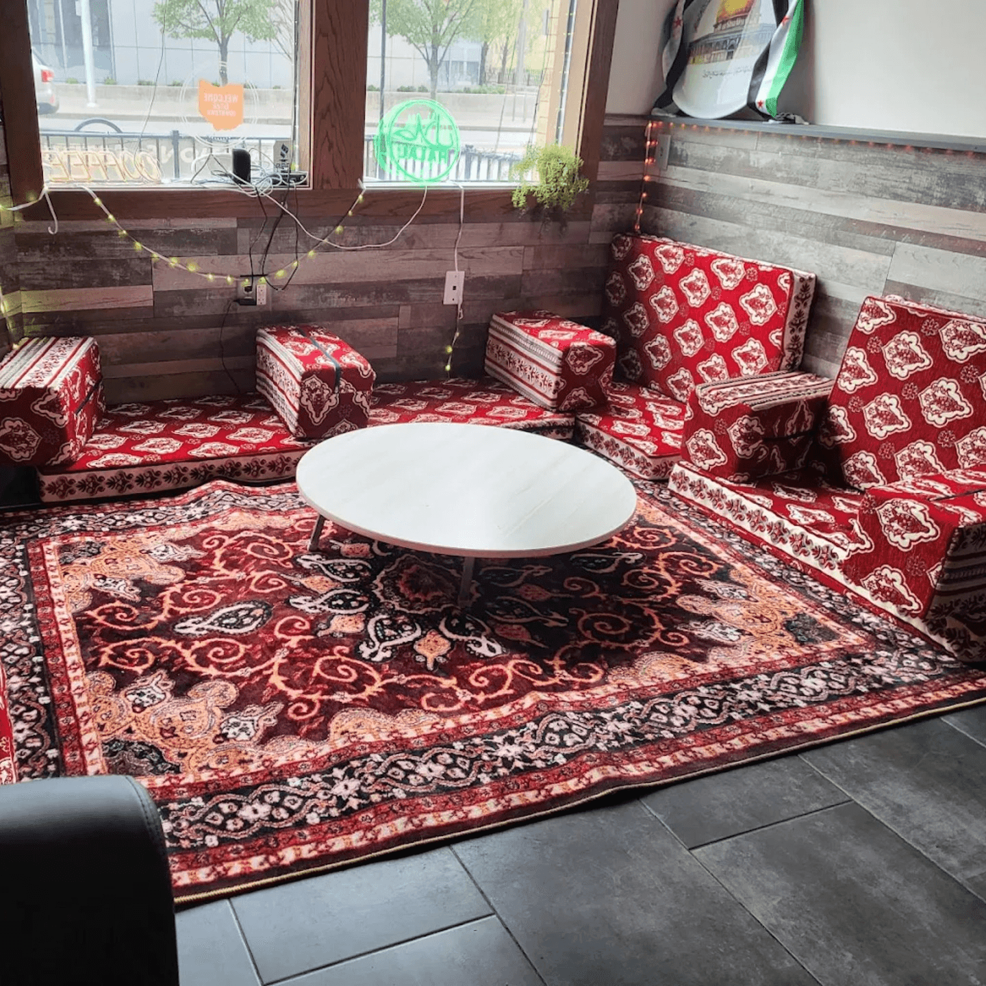  A Cozy Space, Full of Real Flavor