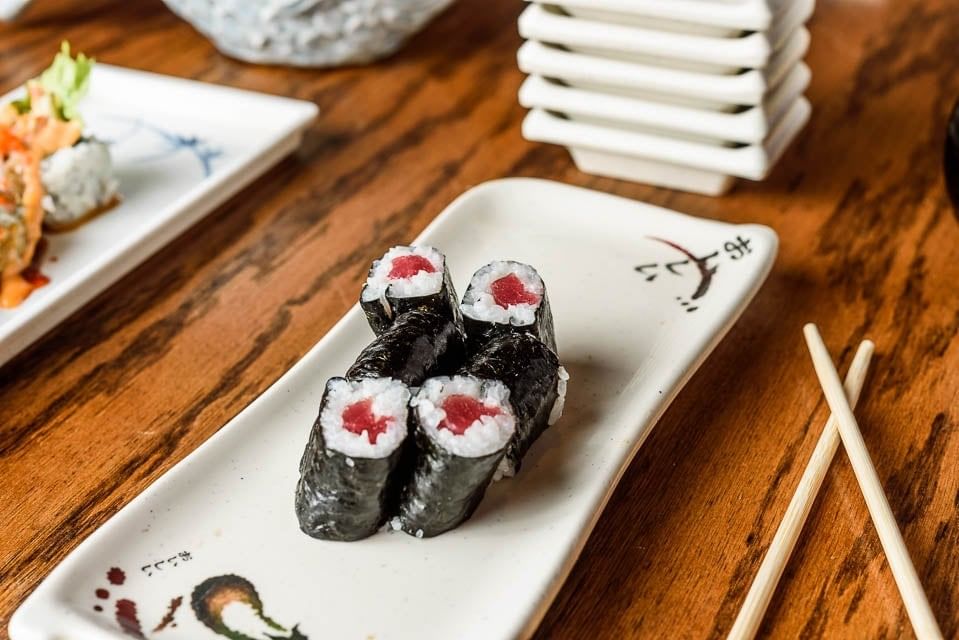 Tuna Roll •.