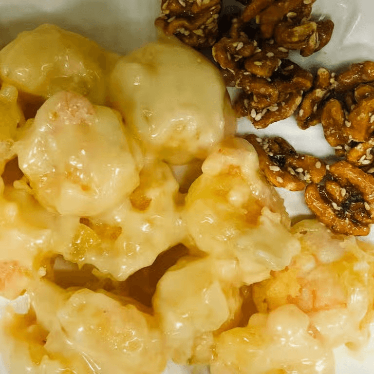 Vanilla Prawns with Honey Glazed Walnuts / 蜜桃明蝦卷.