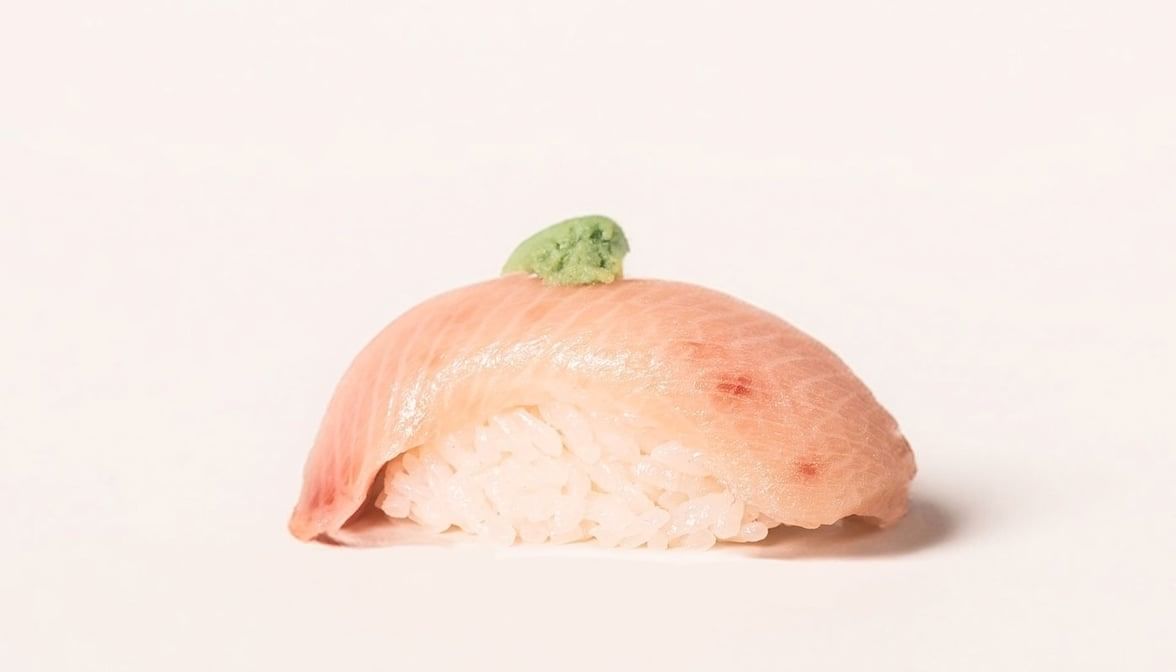N11 Nigiri Yellowtail/2Pcs / Raw Fish.