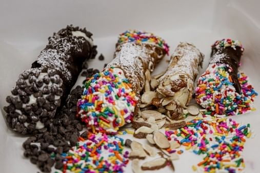 Cannoli.