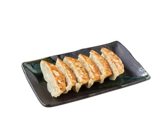 6 pieces gyoza.