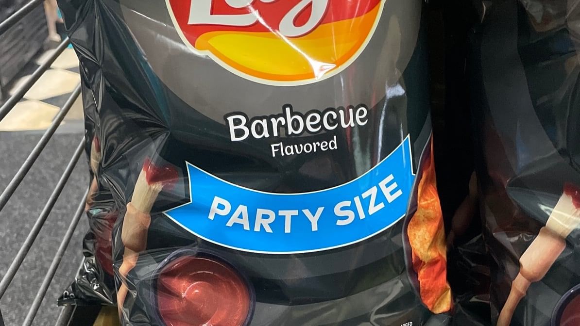 Party Size Lays Barbecue.