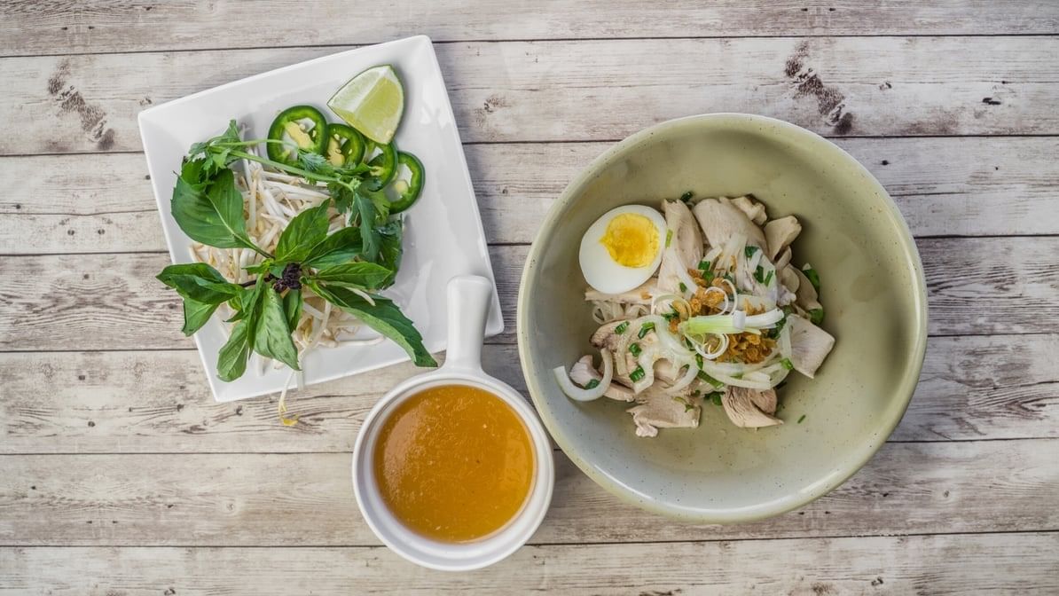 P11: Chicken Dried Noodle - Pho Ga Kho.