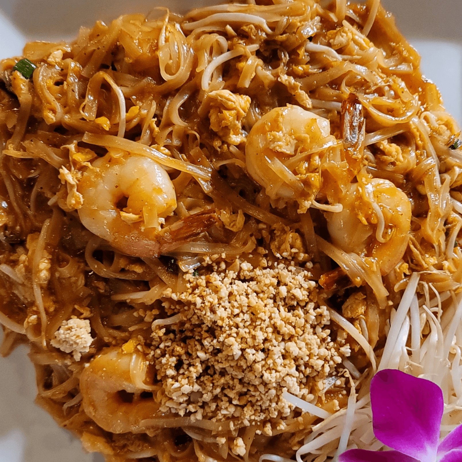 PAD THAI HALF PAN.