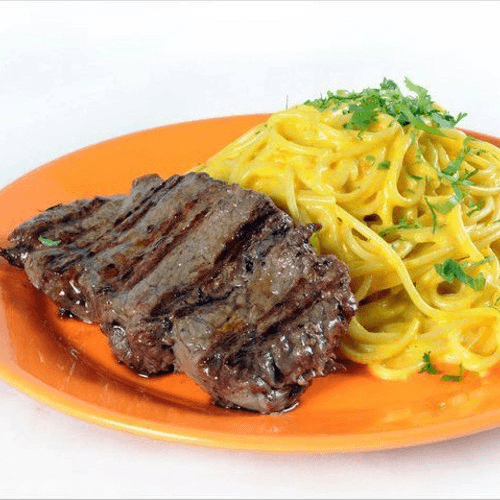 Spaghetti A la Huancaina / Steak