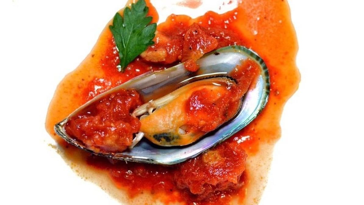 Mussels Marinara.