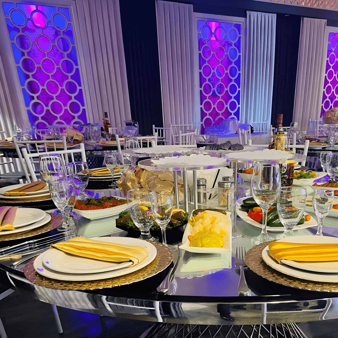 Discover Fresco: Modern Dining with Rustic Flair