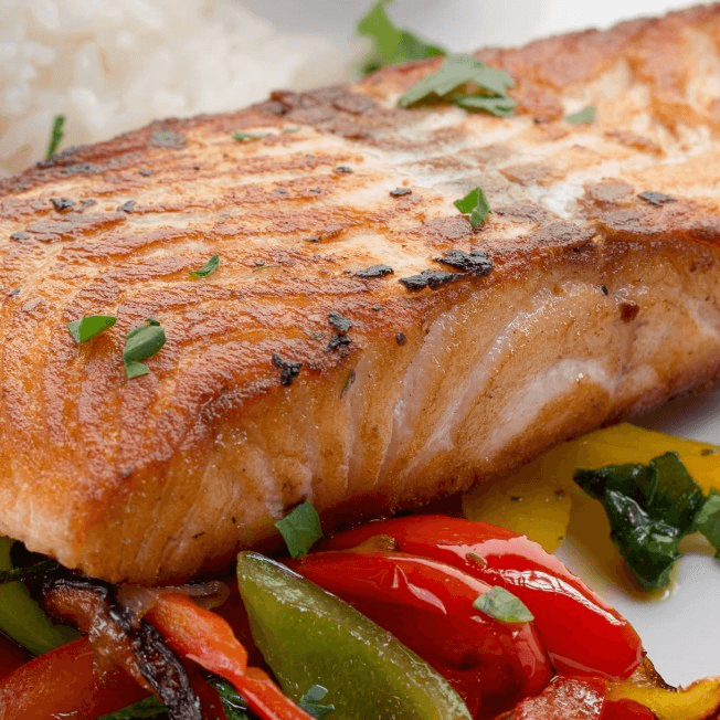 Salmon Al Grill Con Mix Vegetales Salteados (8 Oz).