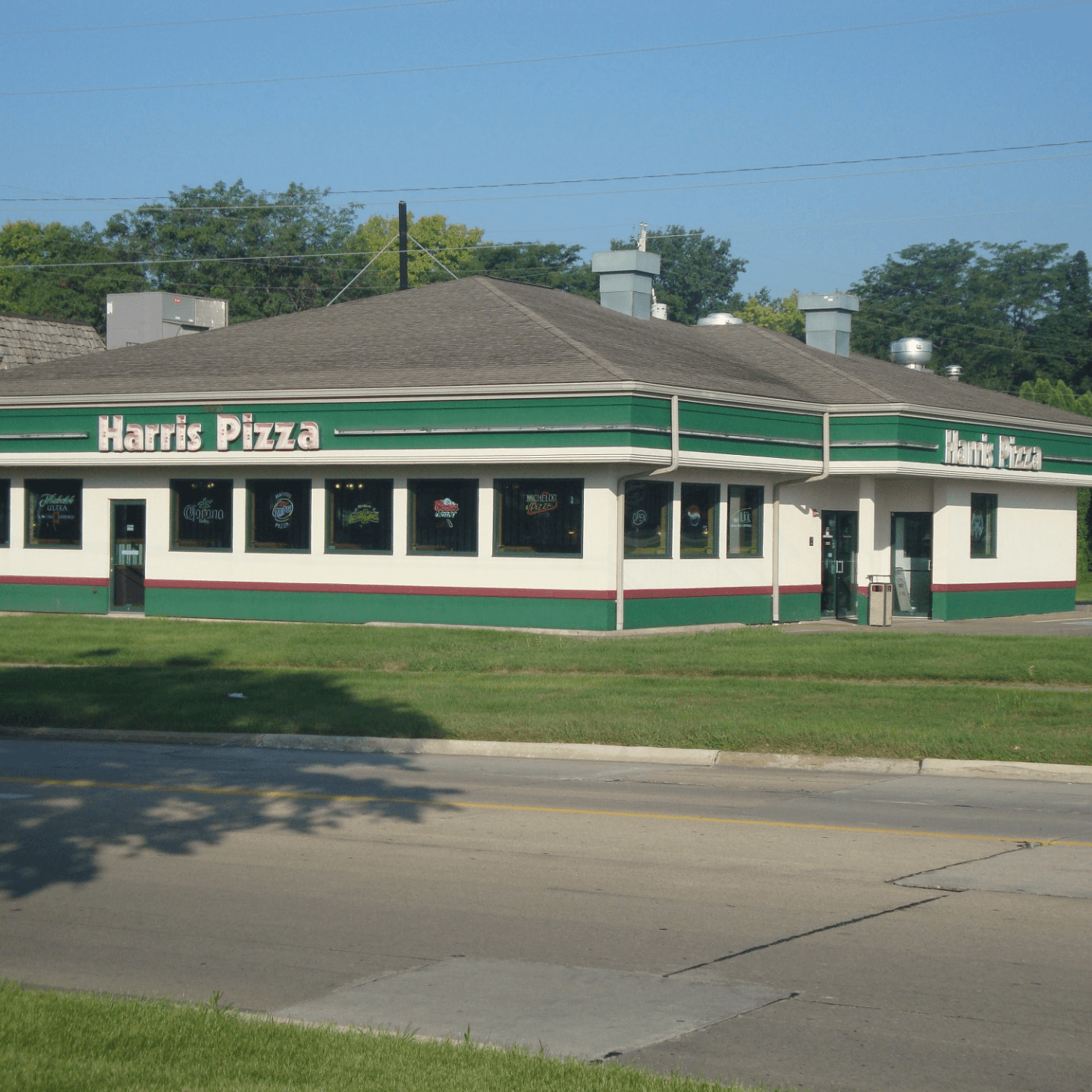 Welcome to Harris Pizza - Bettendorf