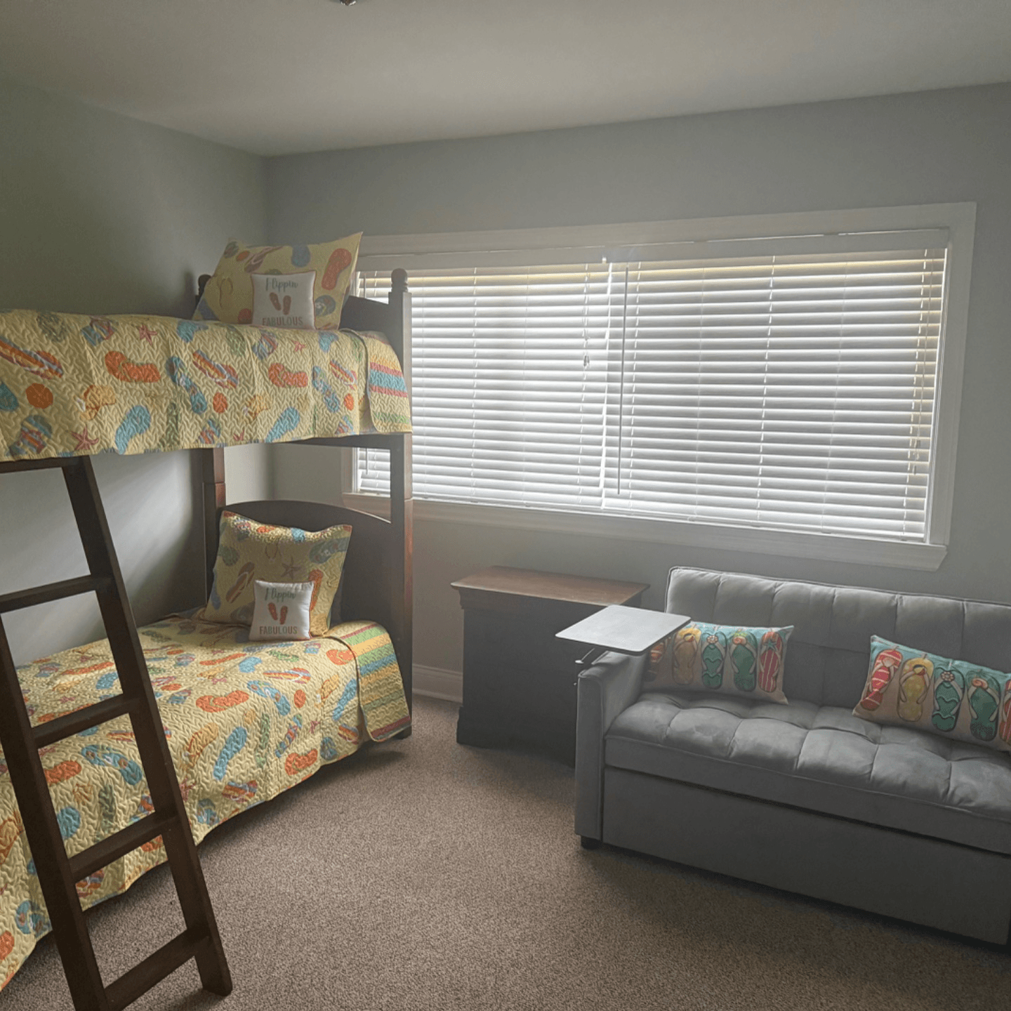 Flipflops bedroom @ River House