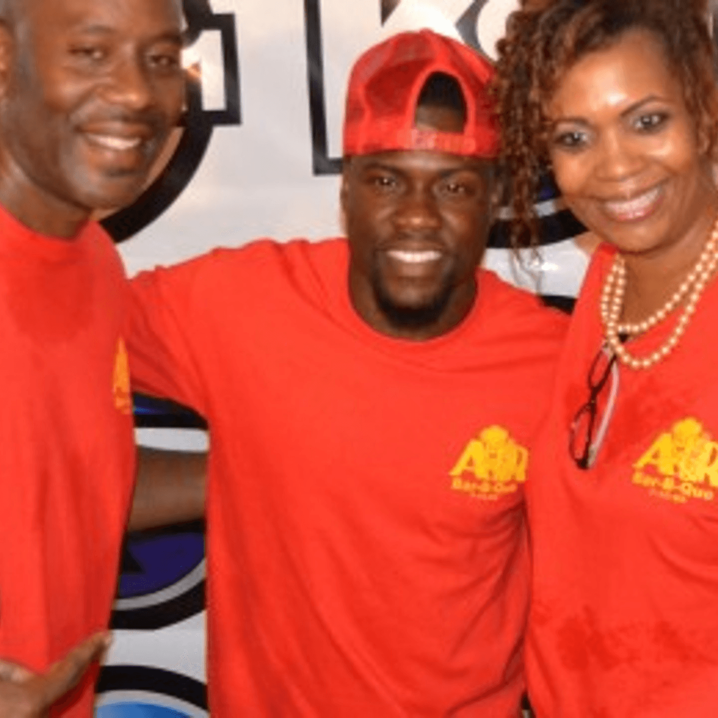 Kevin Hart Gets a Job @ A&R BBQ