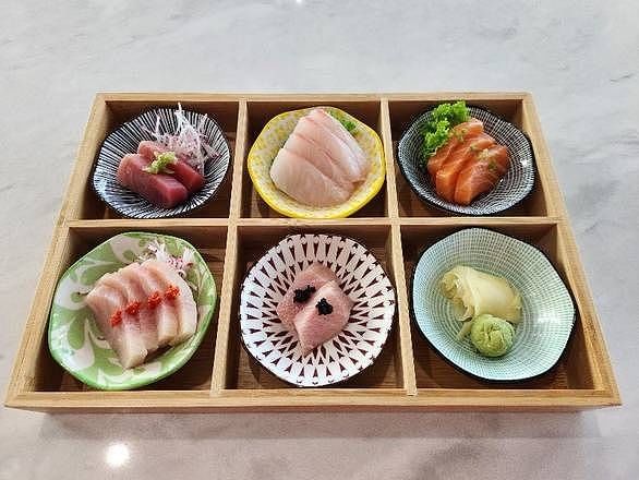 Sashimi deluxe.