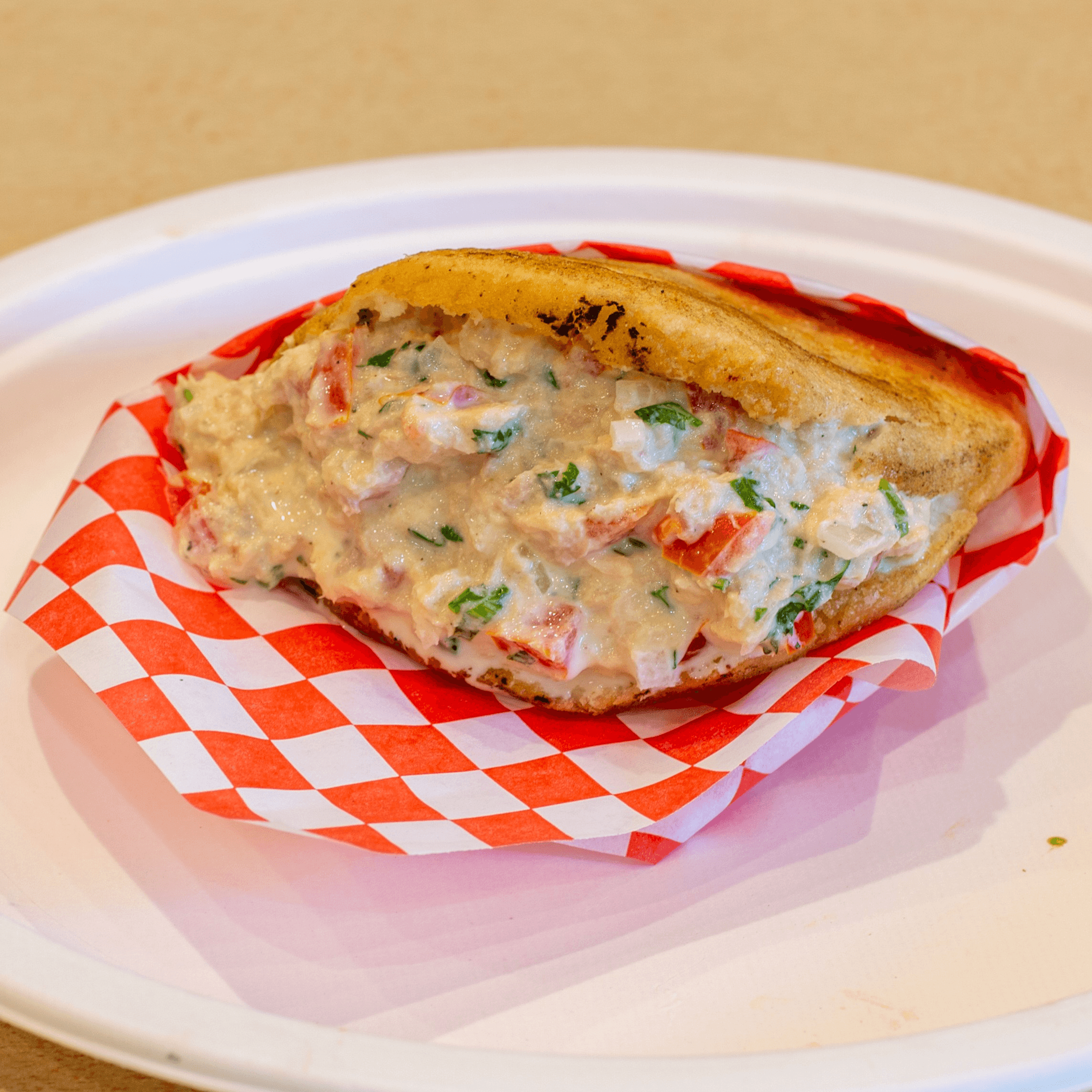 Tuna Arepa - Arepa de Atún.