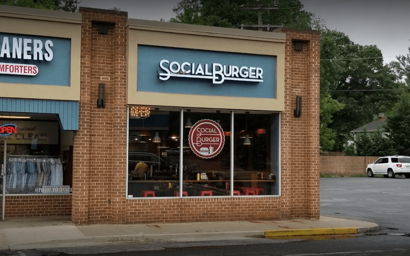 A Community Favorite Since 2014! 🍔❤️