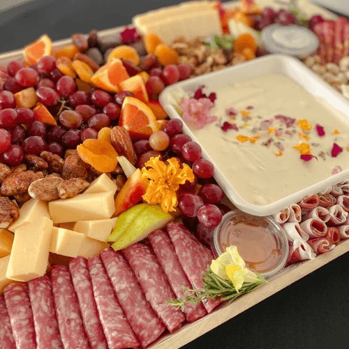 The Signature Platter (feeds up to 25).