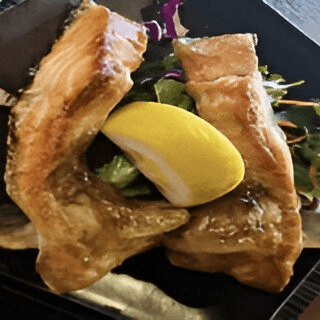 Salmon Kama (Grilled Salmon Collar).