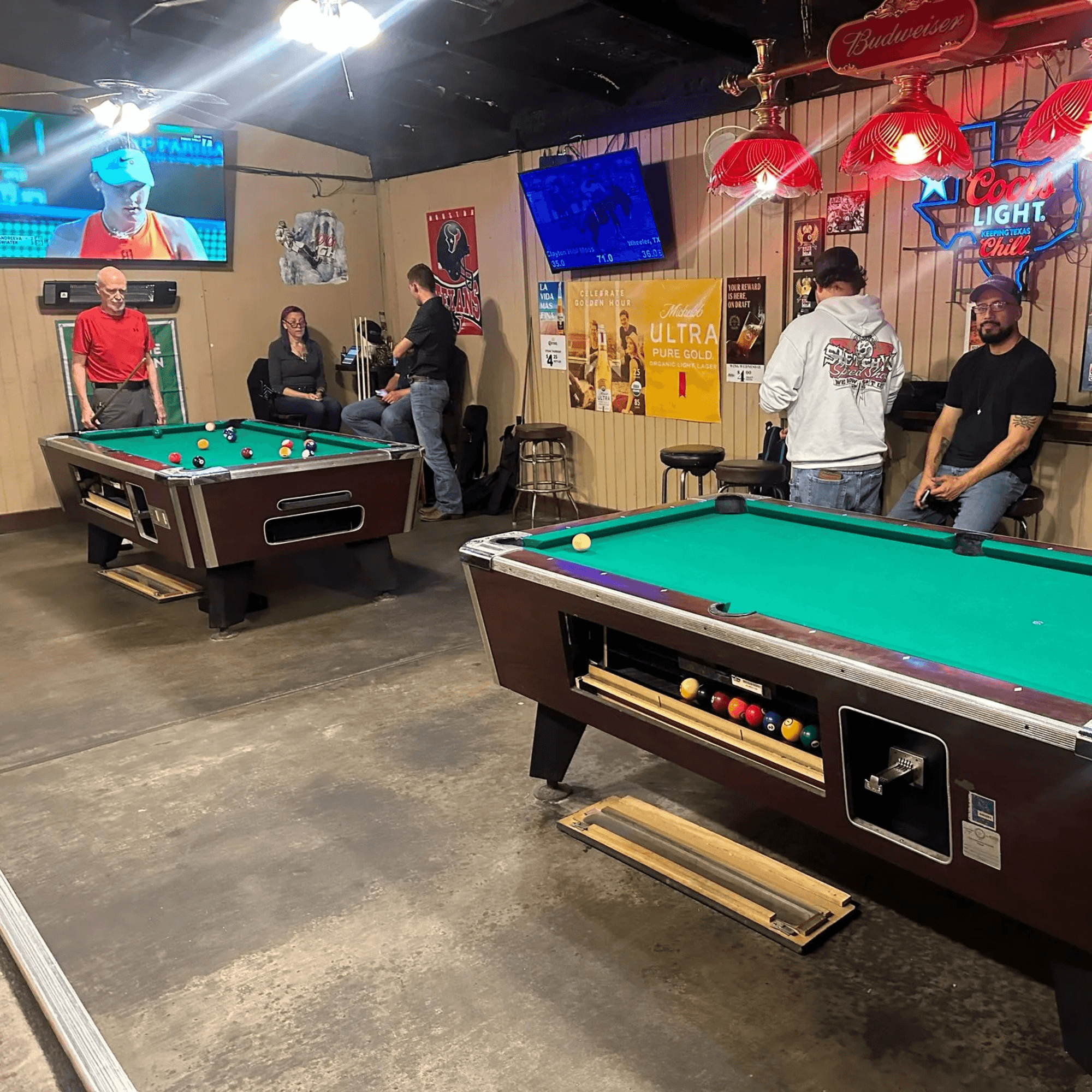 Wolfies Restaurant and Sports Bar gallery image #18