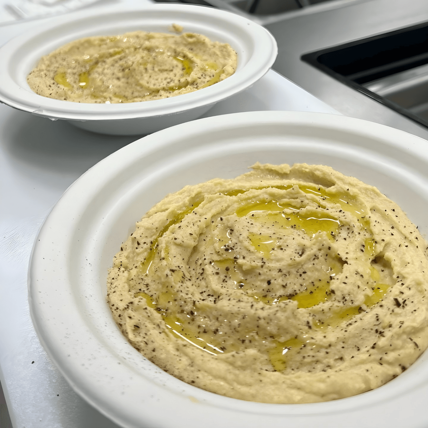 Timeless Flavor of Our Classic Hummus! 🍽️🫓