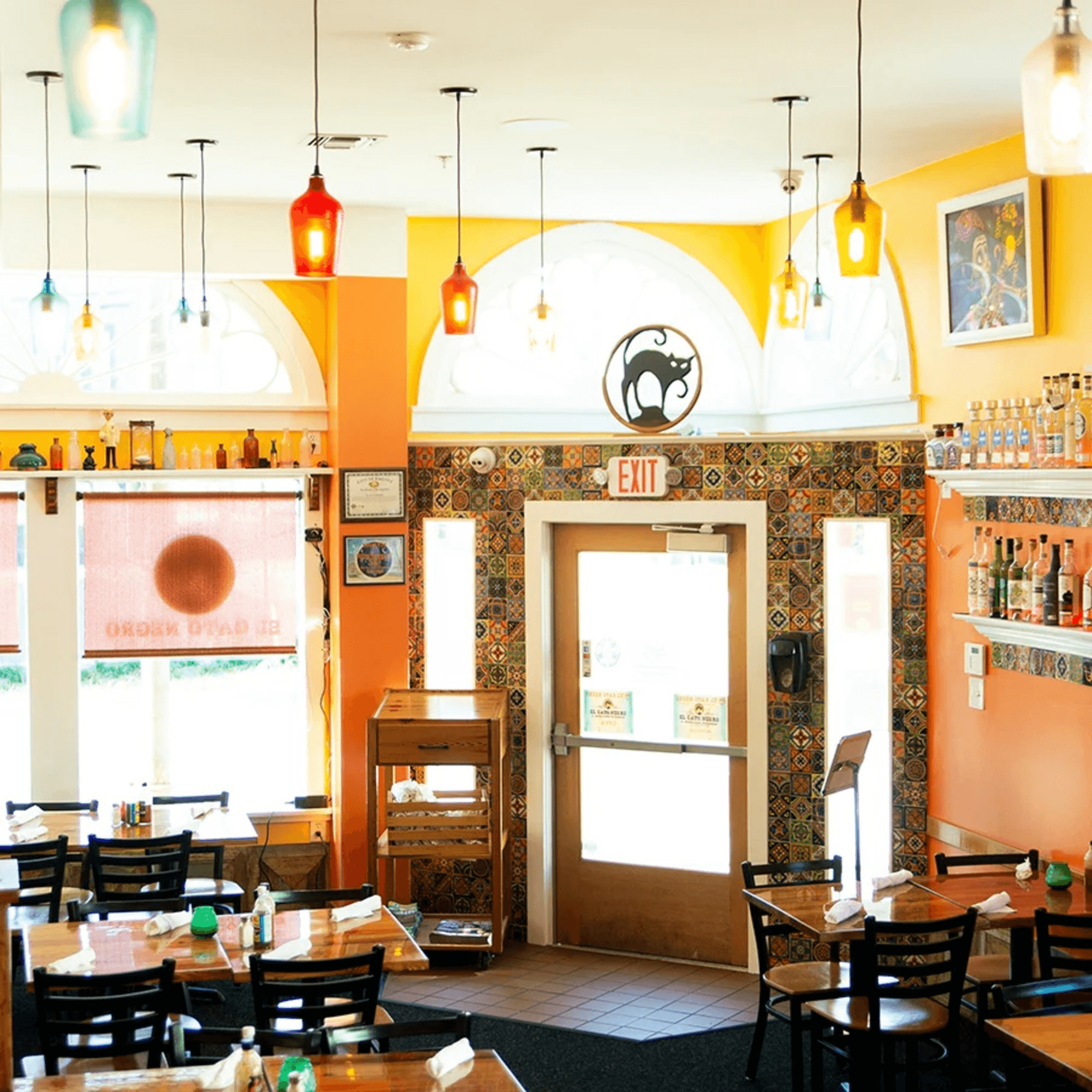 El Gato Negro gallery image #1