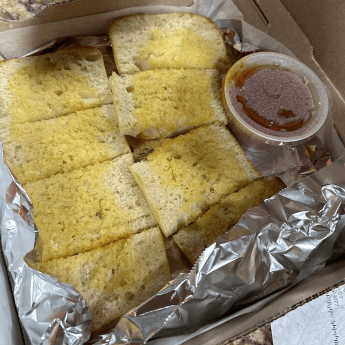 Garlic Bread w/ Sauce.