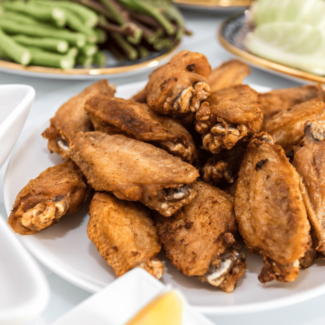 Chicken Wings w/ Garlic Sauce (8 Pcs).