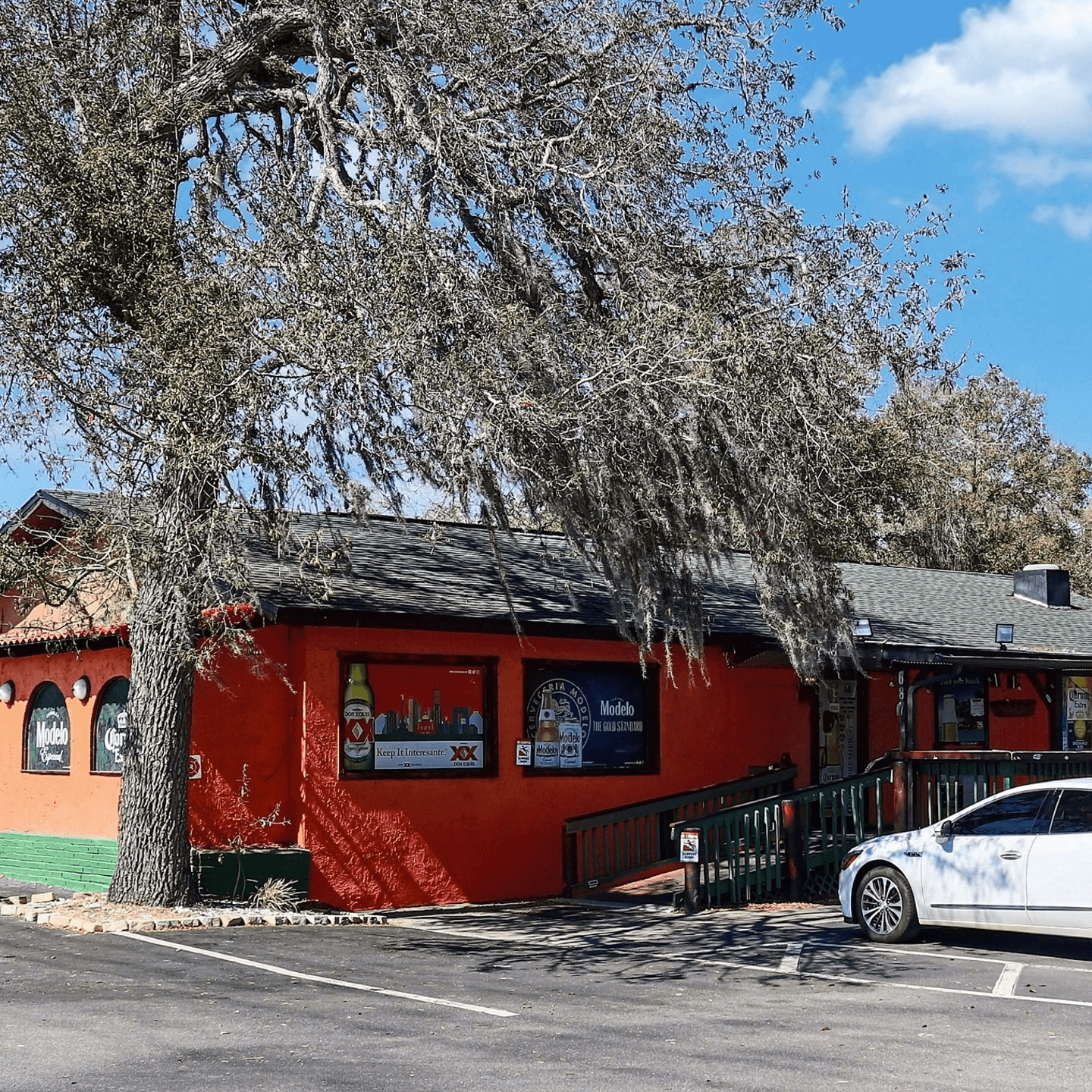 Welcome to Los Magueyes Mexican Restaurant!