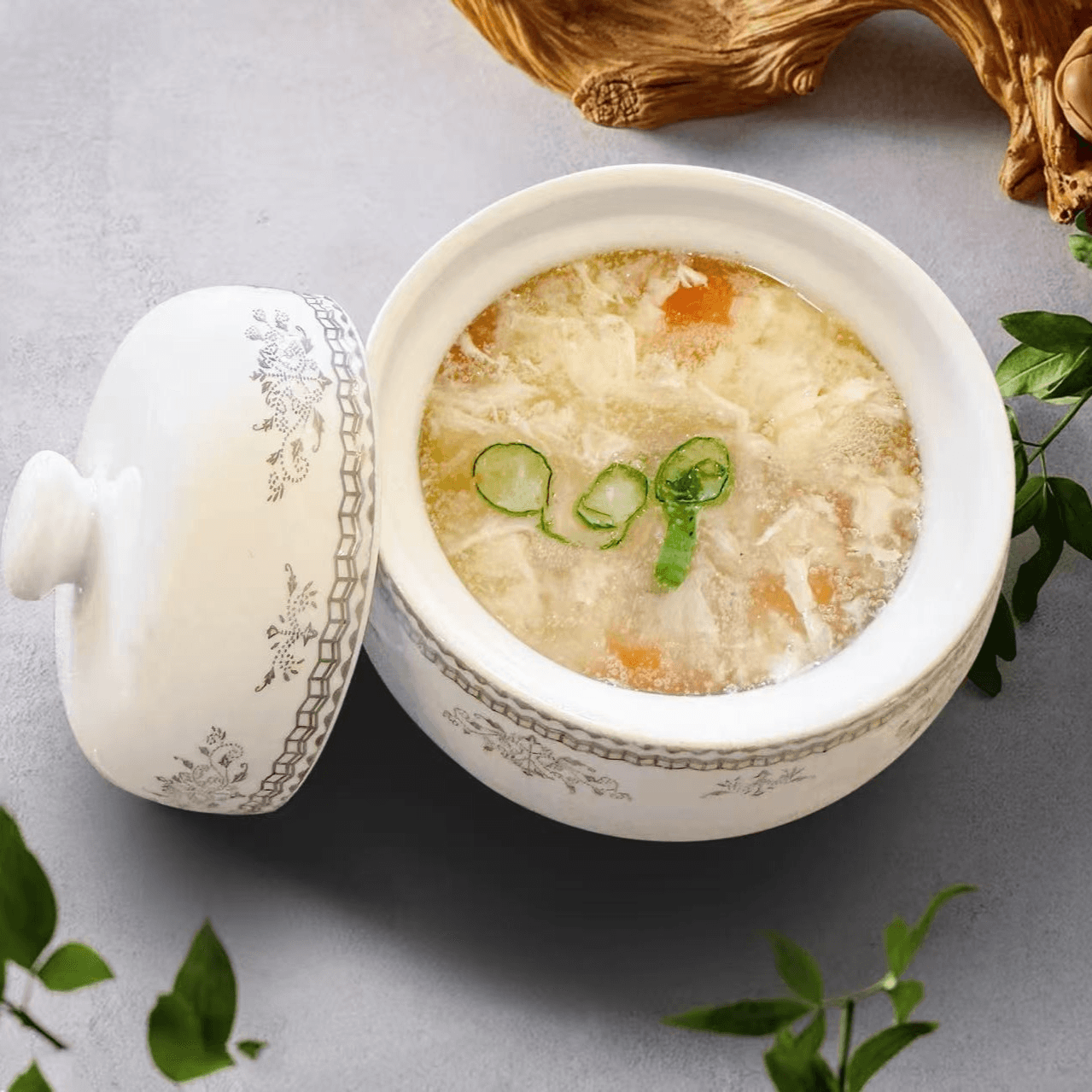 Egg Drop Soup with Tomatoes / 西红柿蛋花汤.