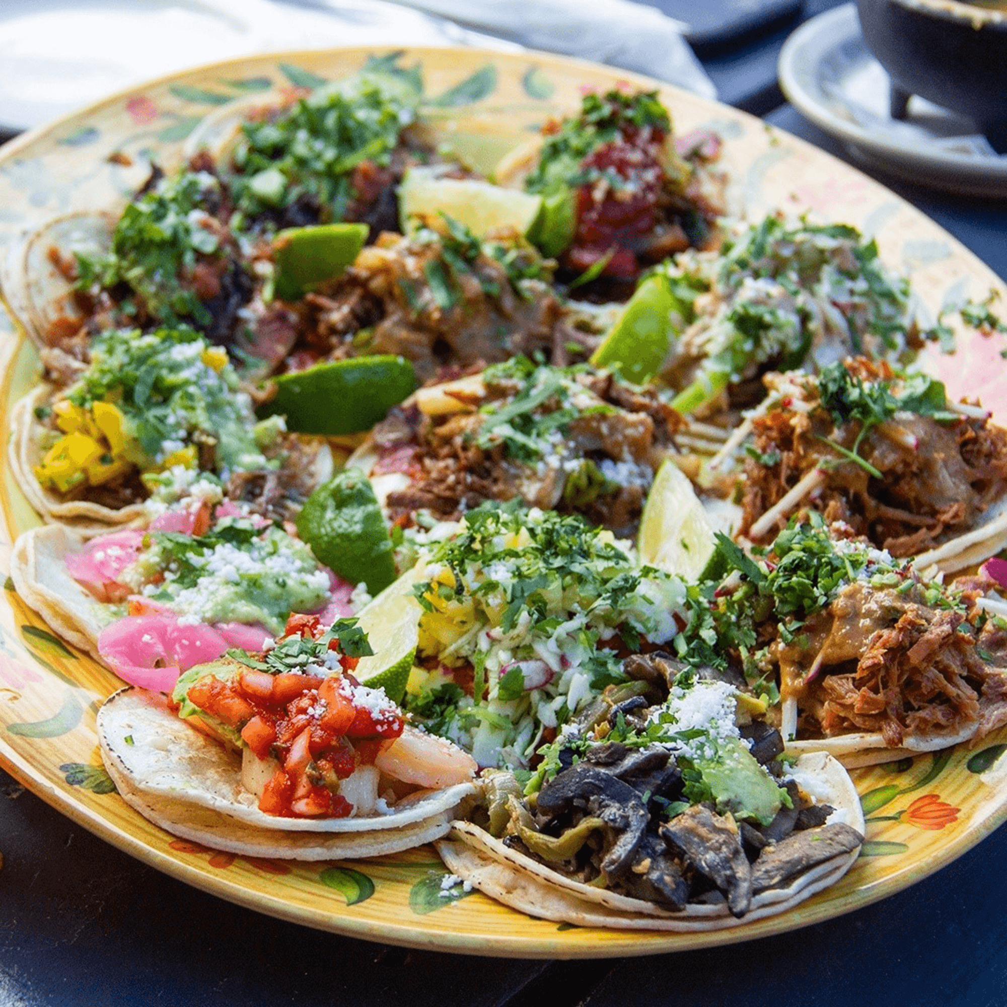 Uno Mas Taqueria y Cantina gallery image #1