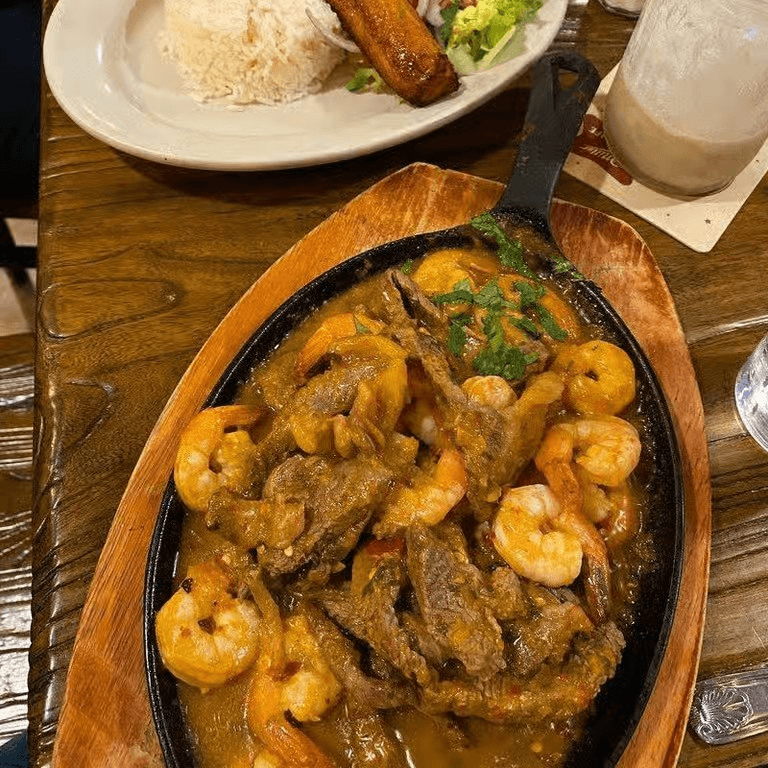 Carne Tampiqueña Con Camarones.