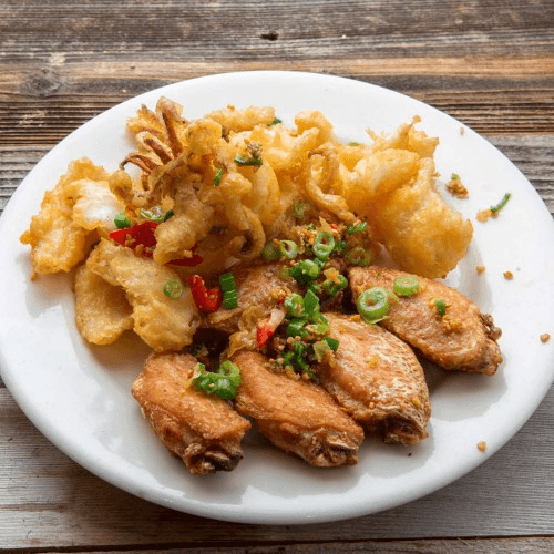 A16 Fried Chicken Wings & Squid with Spicy Salt 椒鹽雙拼（鷄翼/鮮魷)