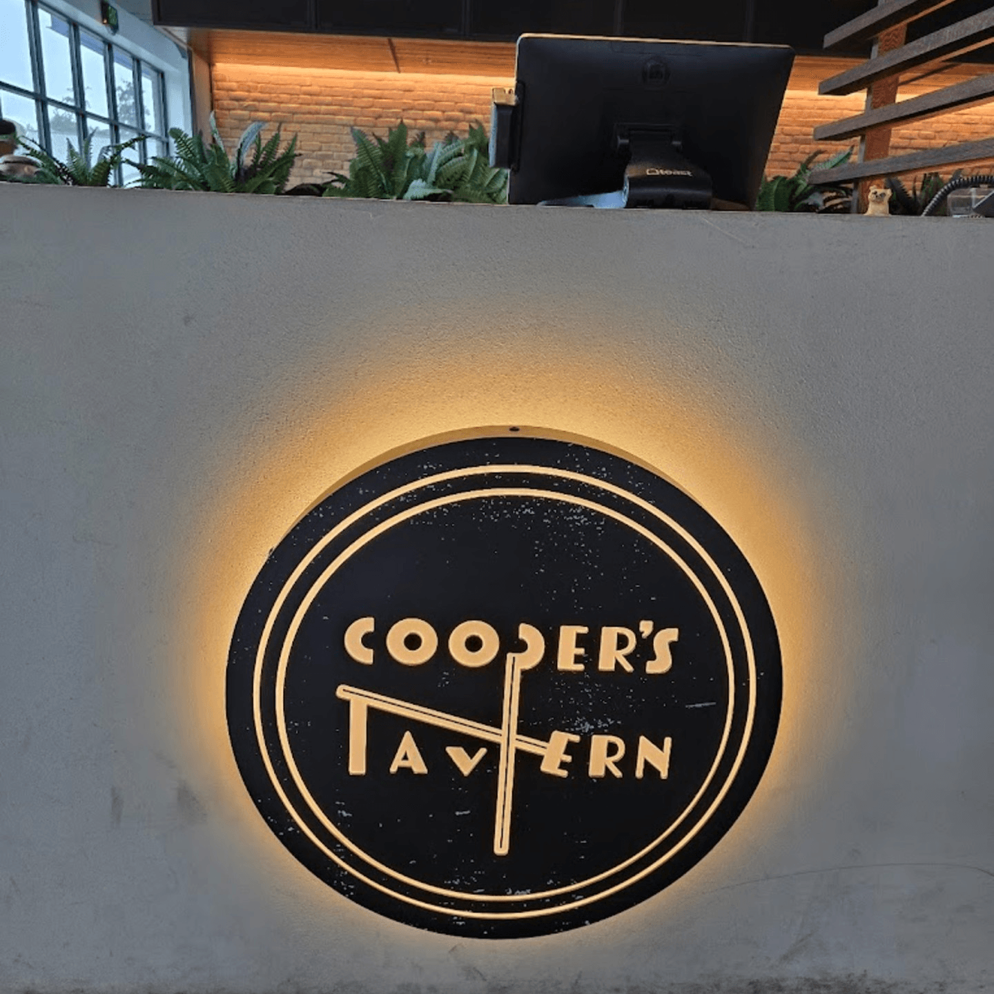 Why Visit Cooper’s Tavern & Taproom?