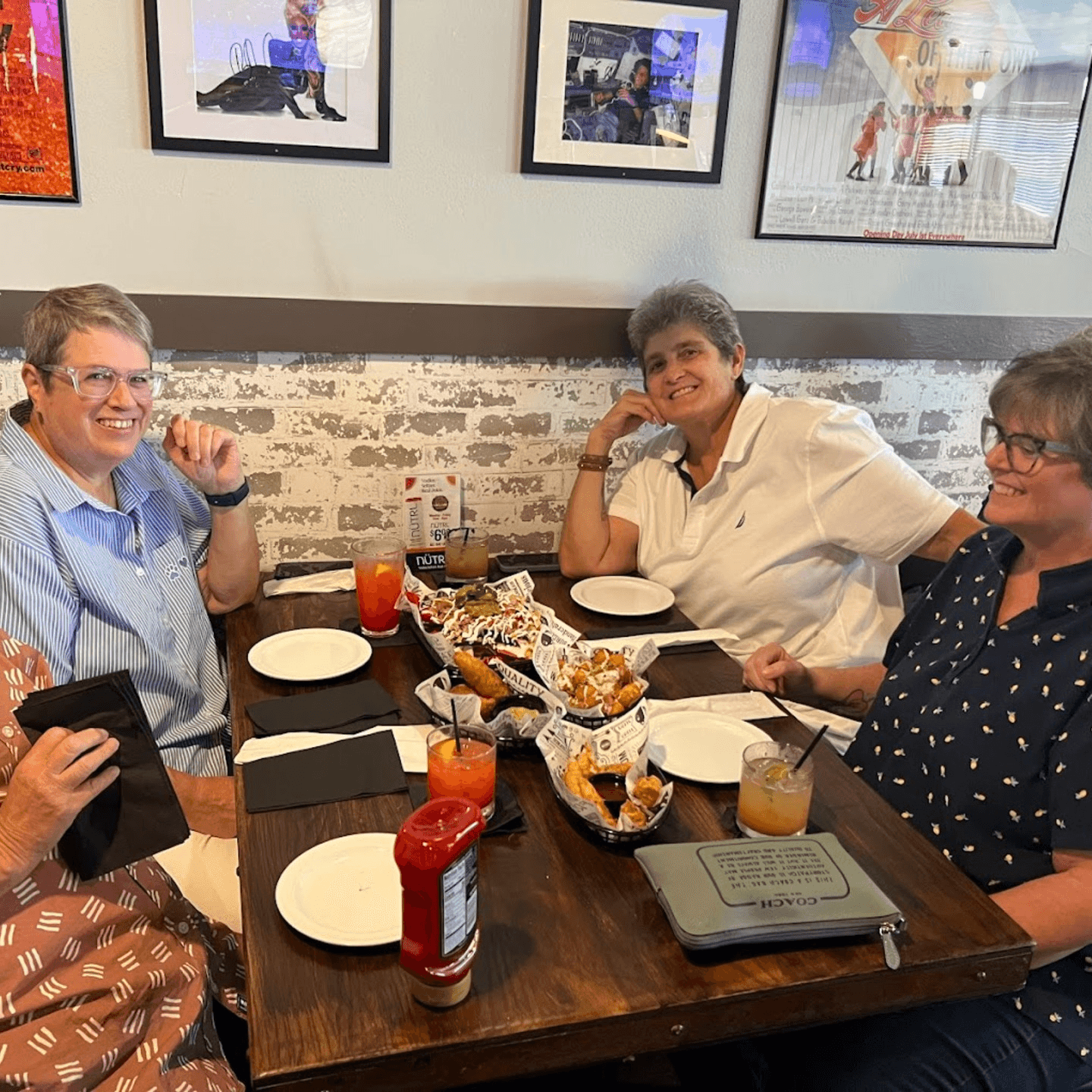 Relax in Our Family-Friendly Dine-In Area 🍽️