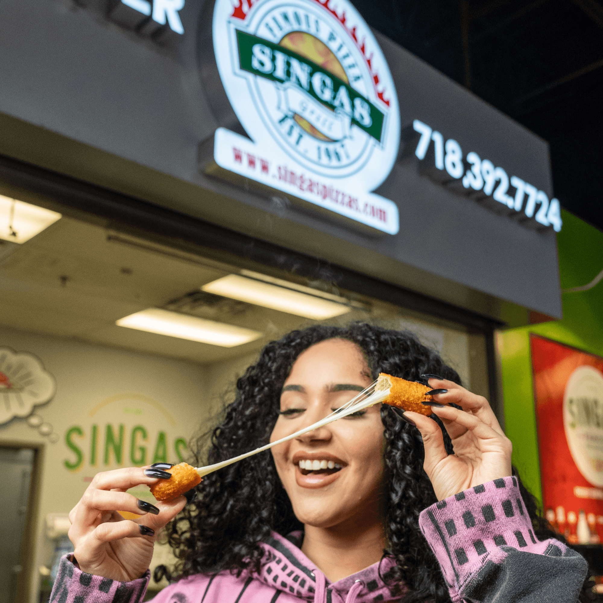 Singas Famous Pizza gallery image #5