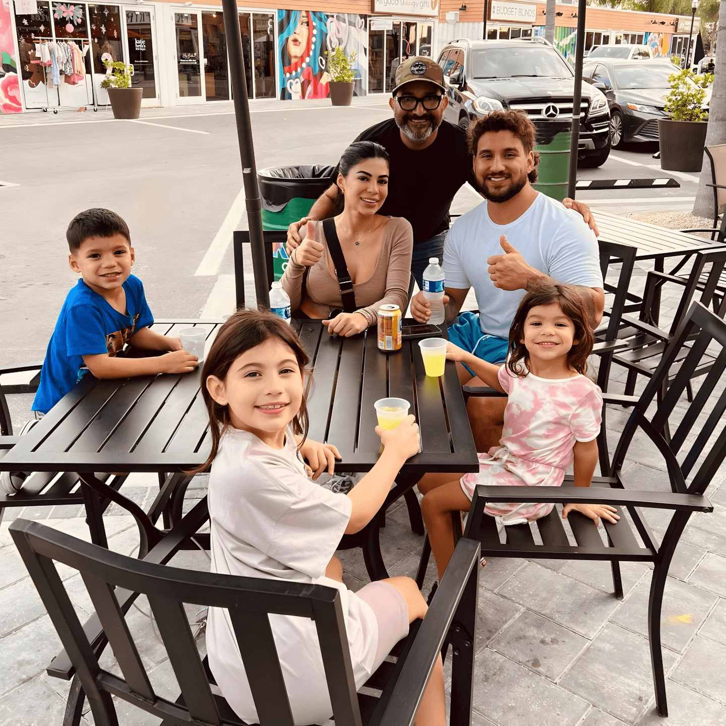 Dine-In with Family & Friends 🍴