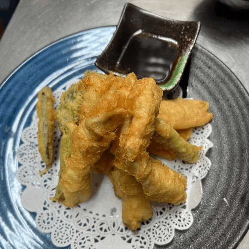 Chicken (5 pcs) & Vegetable (6 pcs) Tempura.