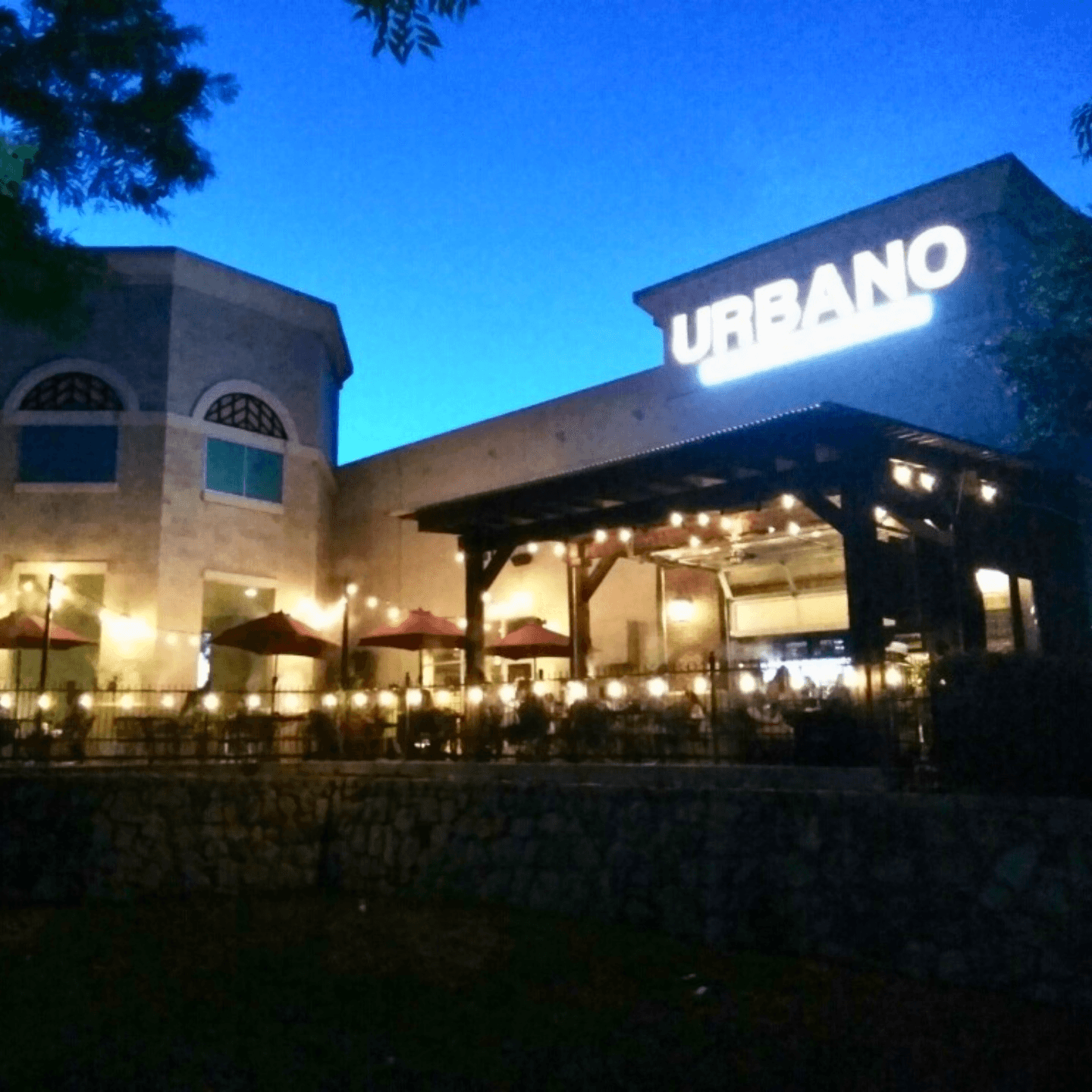 Dine-In and Outdoor Seating