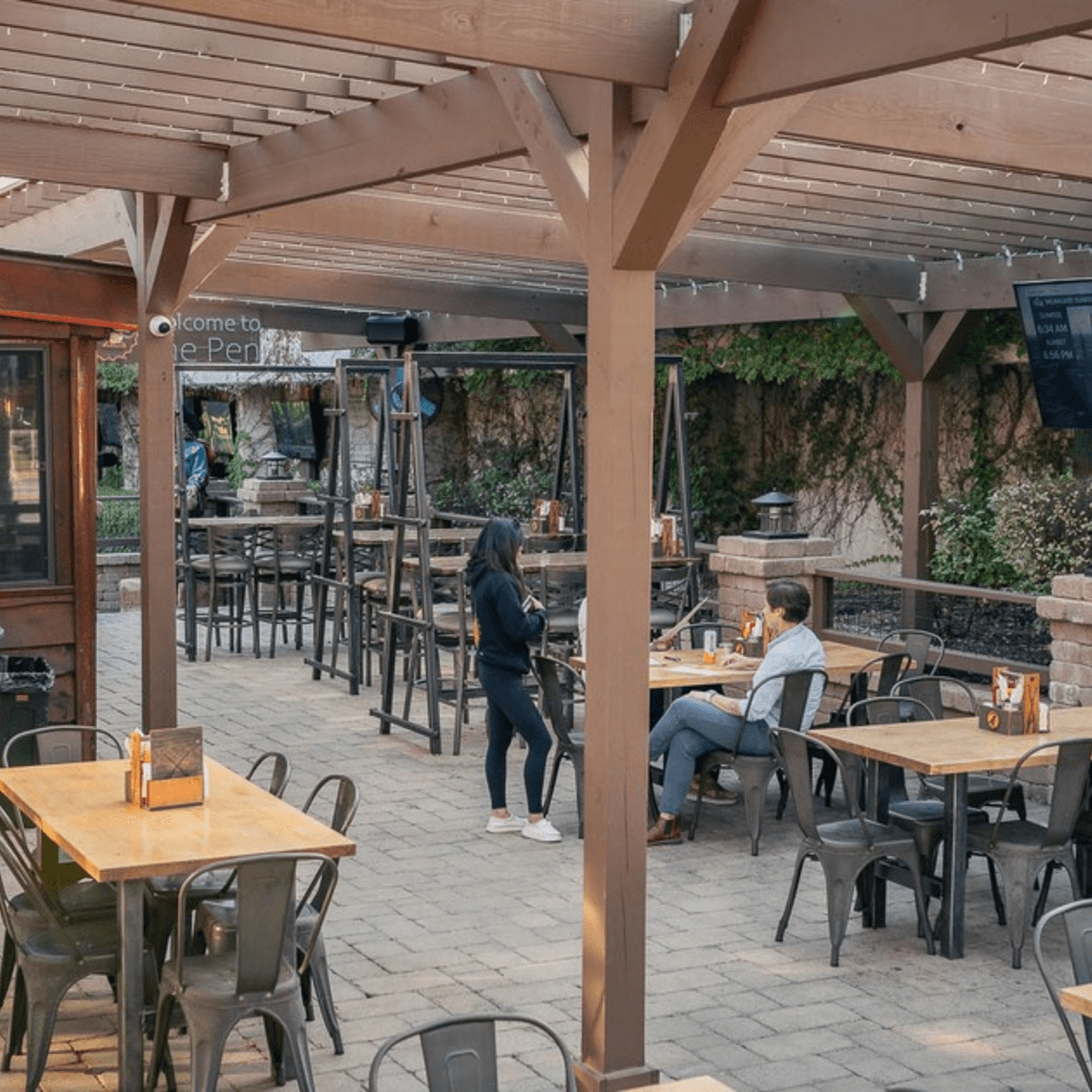 Magpie's Den & Pen gallery image #3