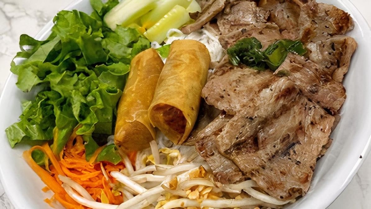 V4: Grilled Pork & Egg Rolls - Bun Thit Nuong & Cha Gio.