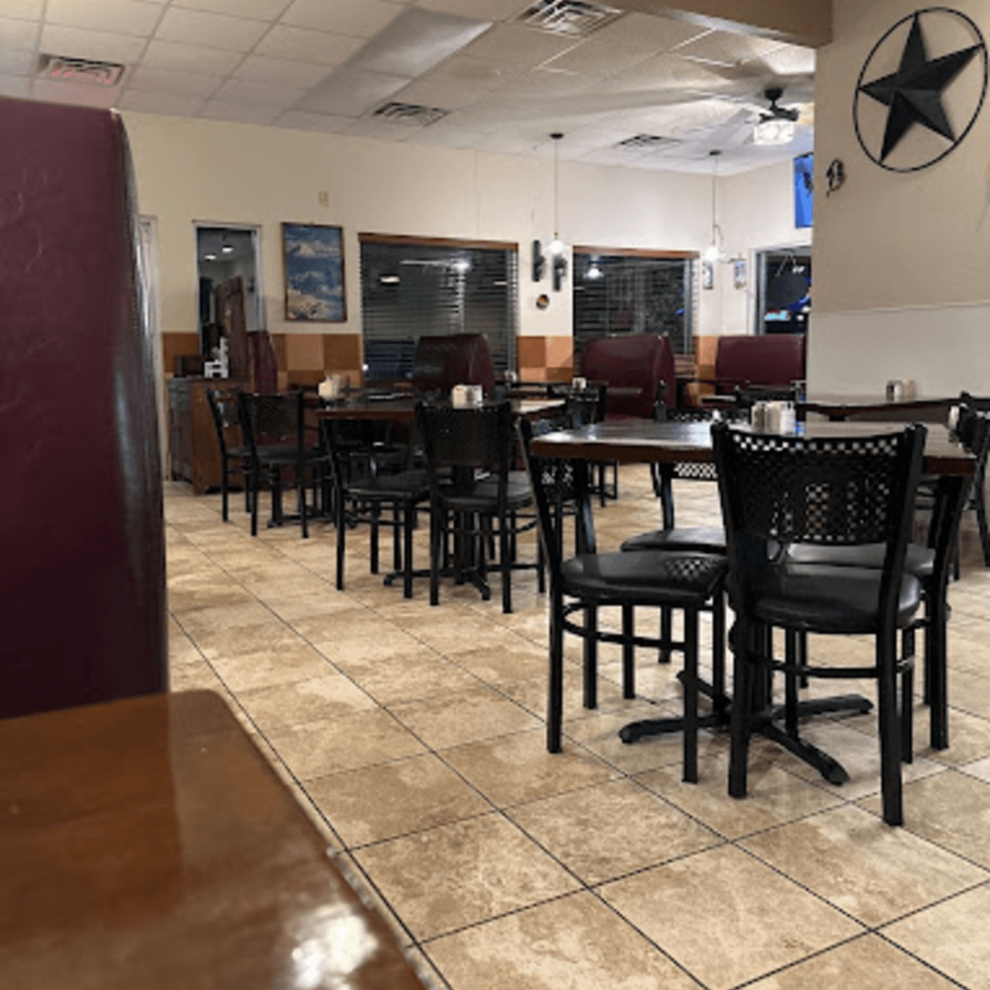 Enjoy a Relaxing Dine-In Experience 🍽️