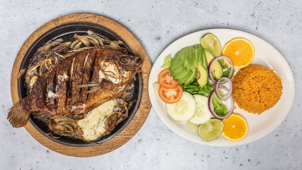 Pescado Entero Frito (Mojarra) / Whole Fried Fish (Tilapia).