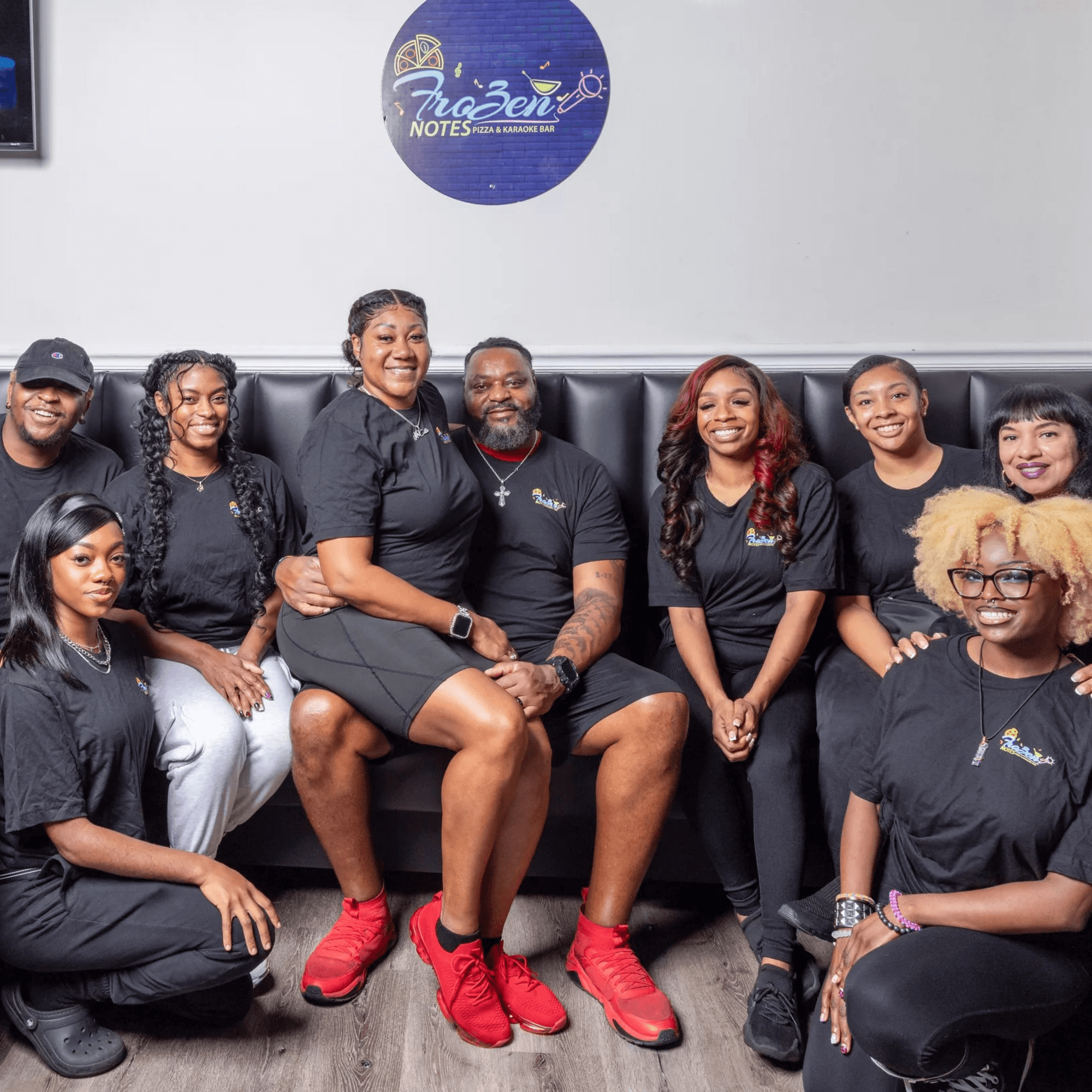 Frozen Notes Pizza & Karaoke Bar gallery image #1