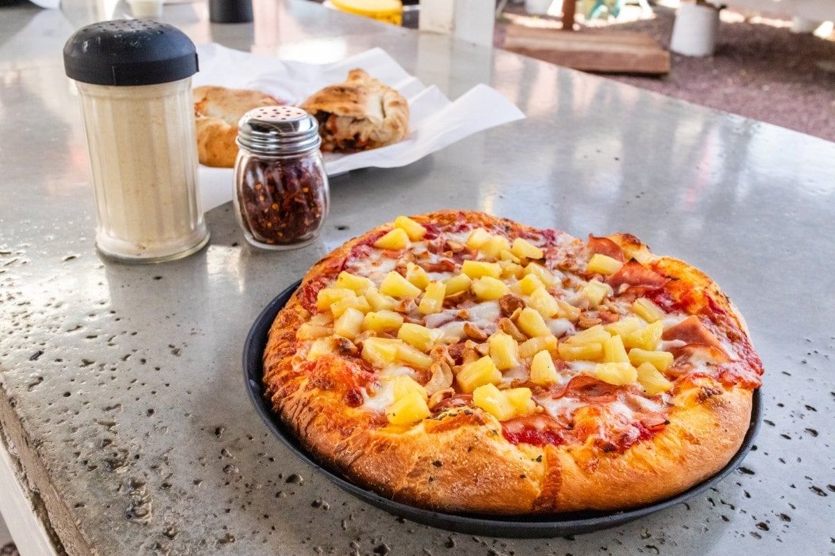 Flynn Hawaiian Pizza (16").