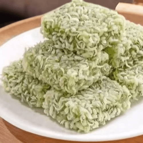 Shepherd’s Purse Sticky Rice Cake / 荠菜糍粑.