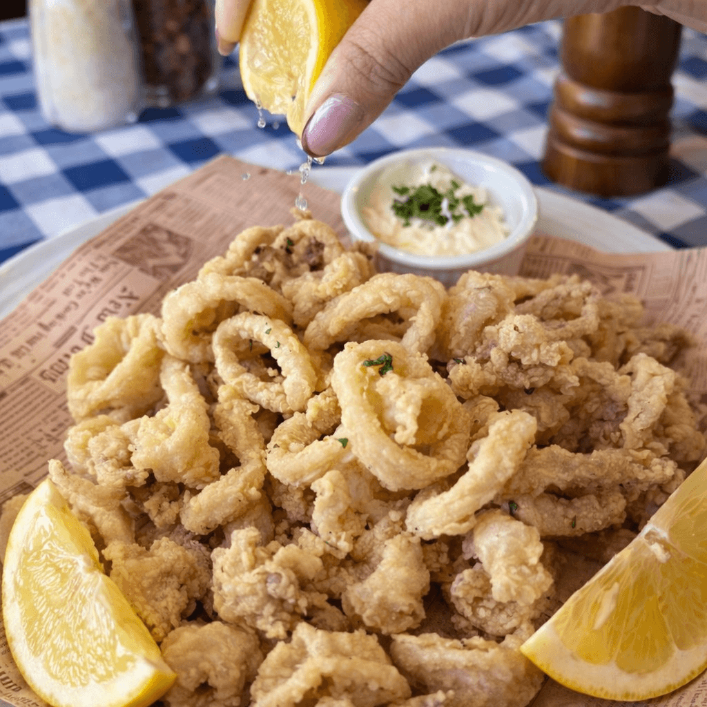 Crispy Calamari with Aioli.