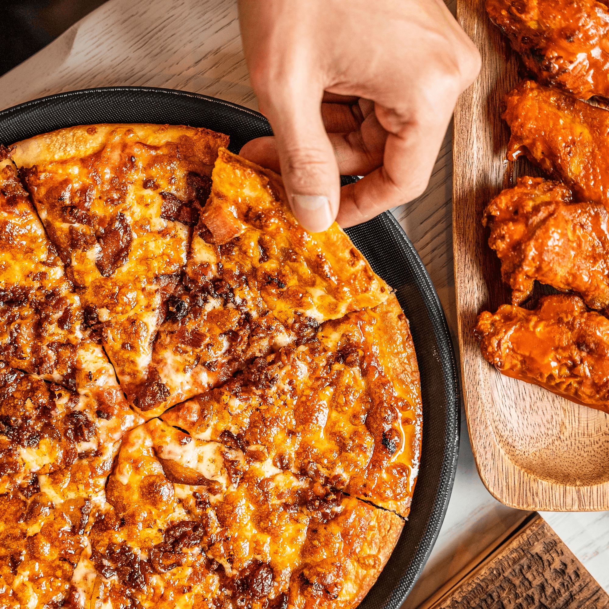 Singas Famous Pizza gallery image #3