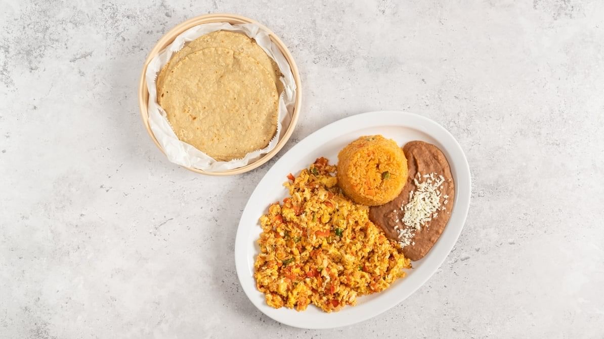 Huevos a La Mexicana / Mexican Style Eggs.