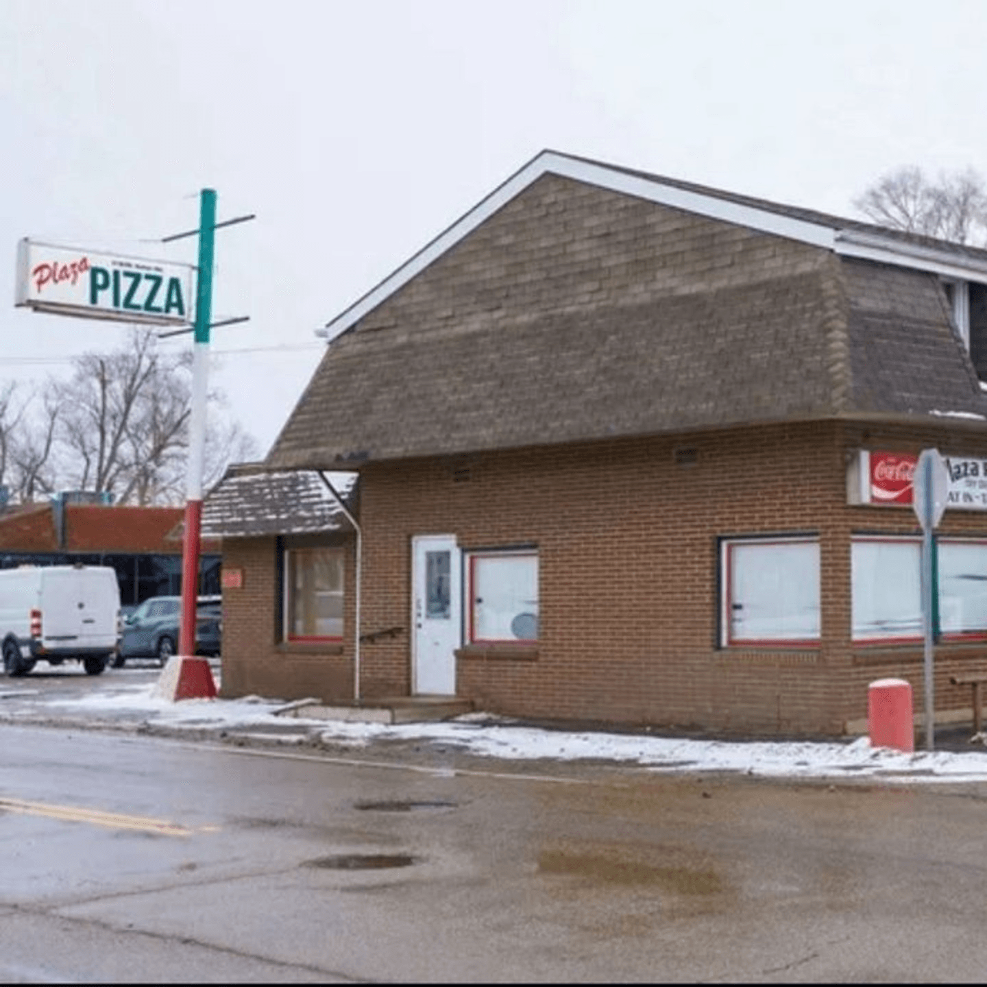 Plaza Pizza Newark — The Original Favorite