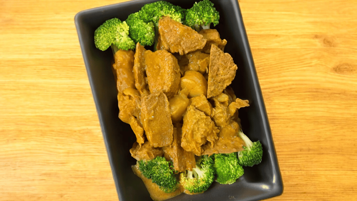 Chicken curry with potatoe.