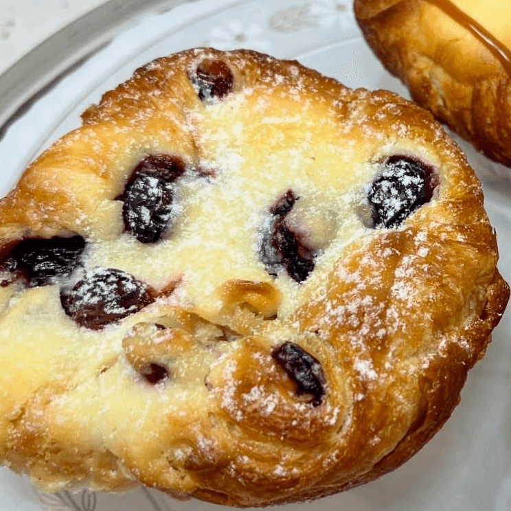 Blueberry Cheese Cruffin.